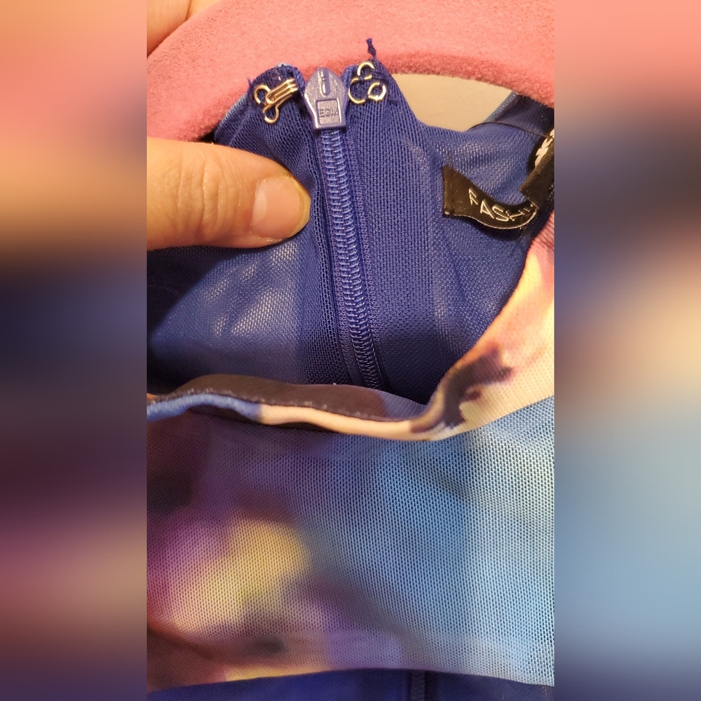 Dress - Picture 5 of 10
